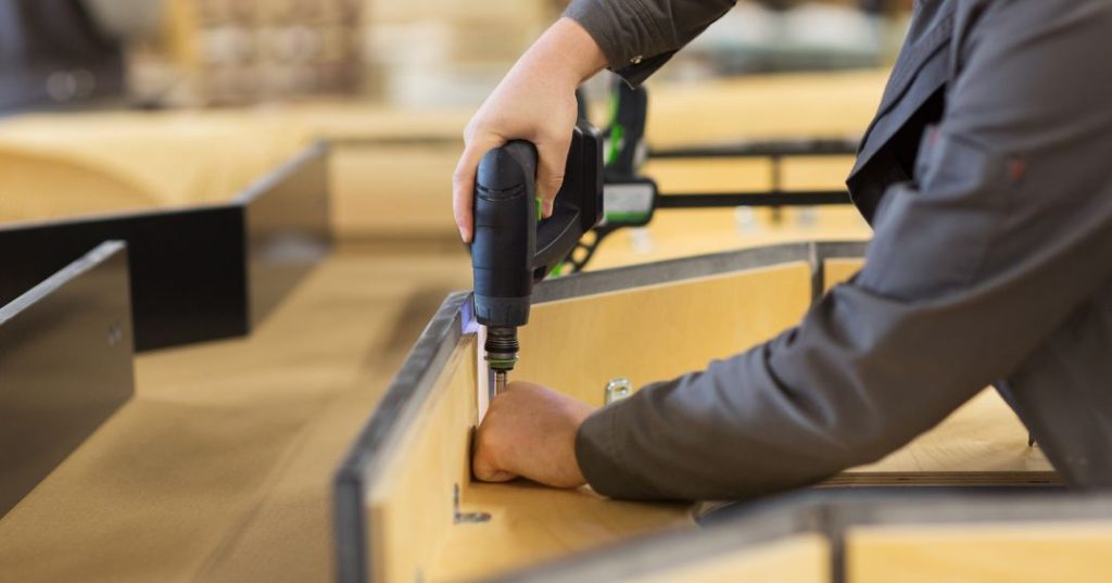 Como Montar Guarda-Roupa em Palmas: 5 Passos e Dicas capa montador de moveis em Palmas